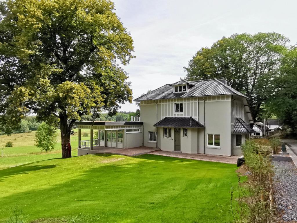 La maison vue du jardin